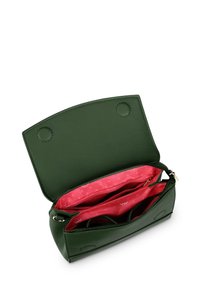 Grüne Lederhandtasche mit Magnetverschluss, ausgestattet mit einem Innenleben in pink mit Punkte-Muster und mehreren Fächern zur Organisation.