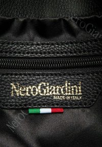 NeroGiardini TRA IN MATERIALE TECNICO - Handtas - nero