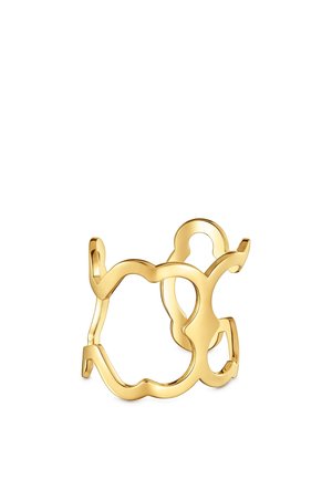 Anillo abierto de oro con lazos abstractos entrecruzados que forman un diseño elegante y moderno sobre un fondo blanco.