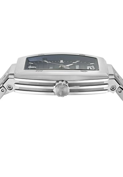 Reloj rectangular de acero inoxidable con una esfera negra, manecillas plateadas y una pantalla de fecha. Presenta una corona texturizada y una pulsera de eslabones múltiples.