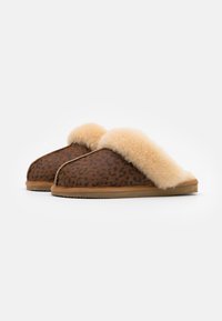 Shepherd JESSICA LEOPARD Slippers chestnut/cognac Zalando