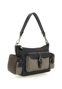 Borsa a mano in pelle nera e grigia con tracolla regolabile, due tasche frontali, hardware argentato e un accento turchese sul tirazip.