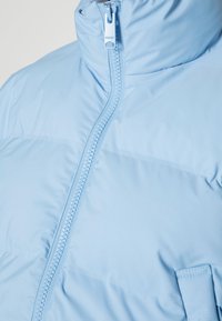 Weekday PROMIS SHORT PUFFER JACKET - Casaco de inverno - blue