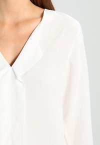 Seidensticker V-NECK SLIPOVER REGULAR FIT - Blúz - offwhite