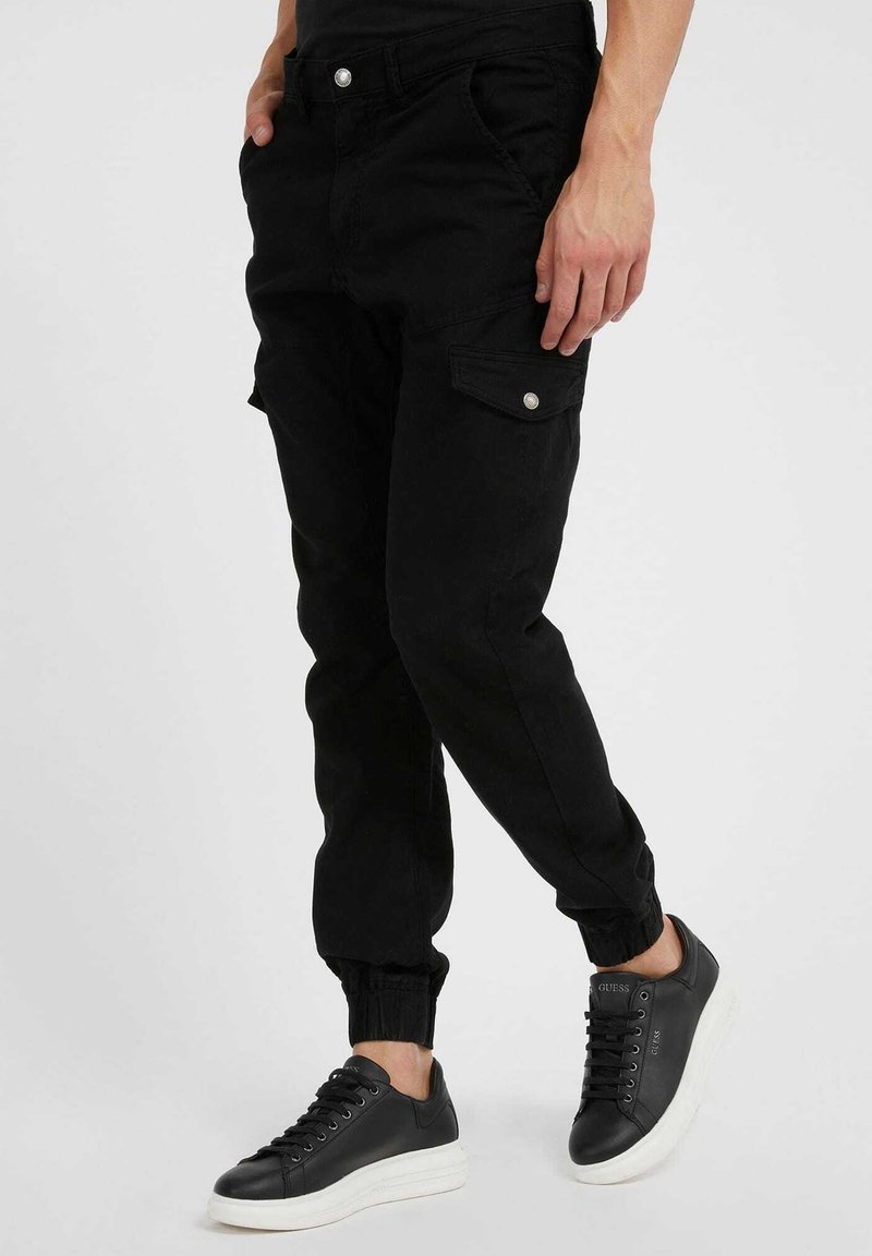 Guess Cargo trousers schwarz/black Zalando.ie