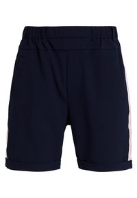 Pantalones cortos azul marino con una cinturilla ancha, puños doblados, bolsillos laterales y franjas laterales en rosa claro contrastante. Textura de tejido suave.