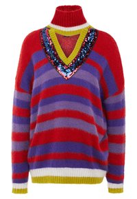 Sweter z dzianiny z golfem w czerwone, fioletowe i białe paski. Posiada dekolt w kształcie litery V ozdobiony cekinami w zielonych, czerwonych i niebieskich akcentach.