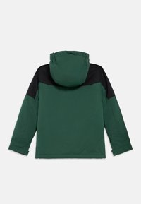 Casaco verde e preto com capuz, textura suave e design minimalista; mangas compridas e sem ferragens ou padrões visíveis.