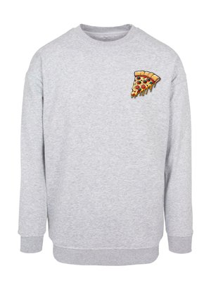 Harmaa pitkähihainen huppari, jossa on suurikokoinen brodeerattu pizzapalakuva rintakehässä ja värikäs suunnittelu.