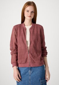 Růžový bomber jacket z lehké, krajkové látky s jemnými vzory; zapínání na zip a žebrované manžety a lem.