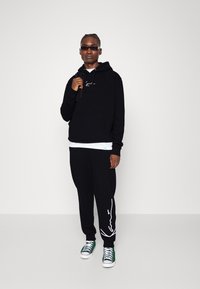 Karl Kani ESSENTIAL TRACKSUIT SET UNISEX - Tracksuit - black