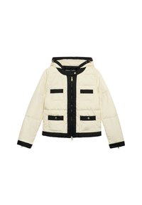 Kermainen untuvatakki, jossa mustat reunat hupussa, vetoketjussa, kalvosimissa, helmassa ja neljässä etutaskussa, joista kahdessa on painonapit.