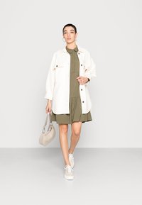 JDY PIPER NOOS - Vestido camiseiro - kalamata