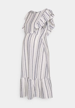 Weißes Midikleid mit vertikalen schwarzen Streifen, Flatterärmeln, tailliertem Schnitt und gerafftem Saumdetail.