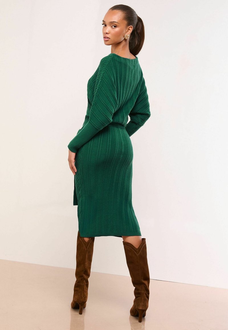 Lipsy REGULAR FIT SLASH NECK BELTED CABLE MIDI Jumper dress