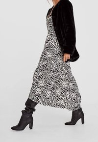 Stradivarius Zimní kabát - black