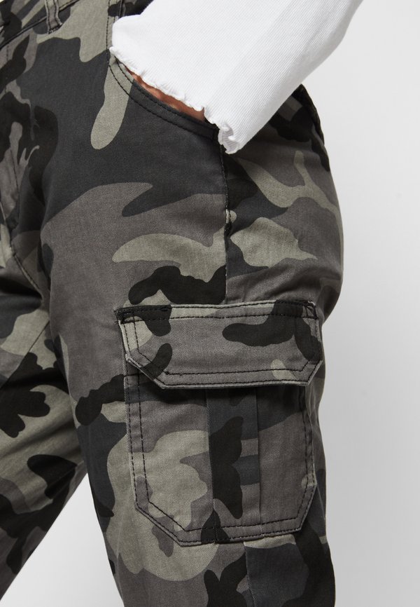 LADIES HIGH WAIST CAMO CARGO PANTS - Cargo trousers - dark camo2