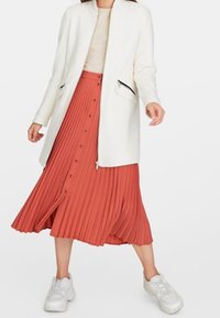 Stradivarius Abrigo corto - white