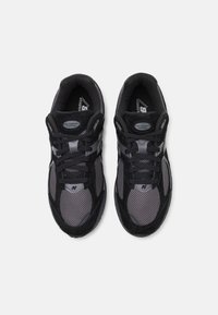 New Balance M2002 UNISEX - Sapatilhas - black