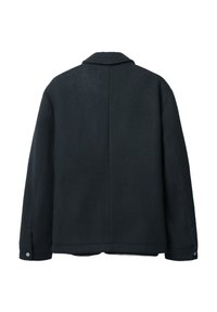 Cappotto nero in misto lana con taglio dritto, colletto a revers e dettagli con bottoni sulle maniche. Texture liscia e design minimale.