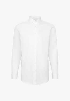 Chemise blanche à manches longues avec fermeture à boutons sur le devant, col pointu et poignets à boutons, présentée sur un fond blanc uni.