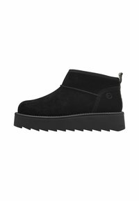 Botas de tobillo de ante negro con suela de cuña, que cuentan con una lengüeta en la parte posterior y costuras en contraste a lo largo de la costura.