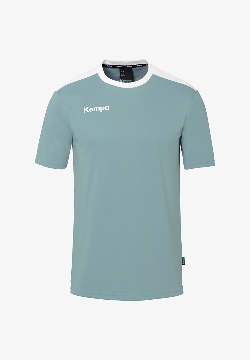 Lyseblå kortærmet t-shirt med hvide skulderdetaljer og "Kempa" logo på fronten. Fremstillet af et glat, syntetisk stof.