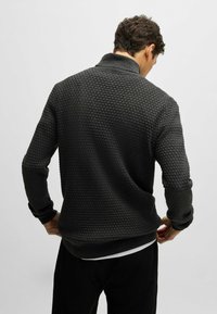 HUGO SMATTOR - Neule - dark grey three