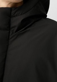 Bershka Zimní bunda - black