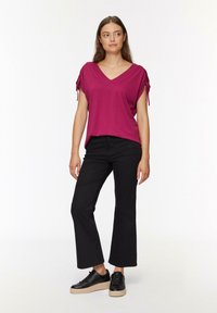 s.Oliver Flared Jeans - schwarz