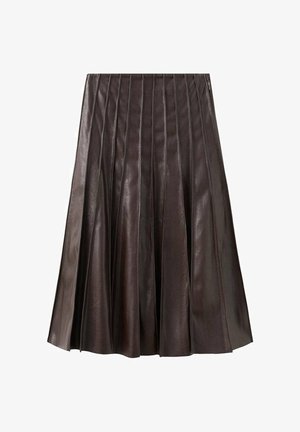 Brązowa skórzana spódnica midi z plisowanym wzorem, gładką teksturą i wyraźnie zarysowanym kształtem, z głębokimi fałdami i jednolitym, stałym kolorem.
