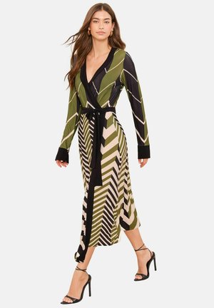 - Sukienka z dżerseju