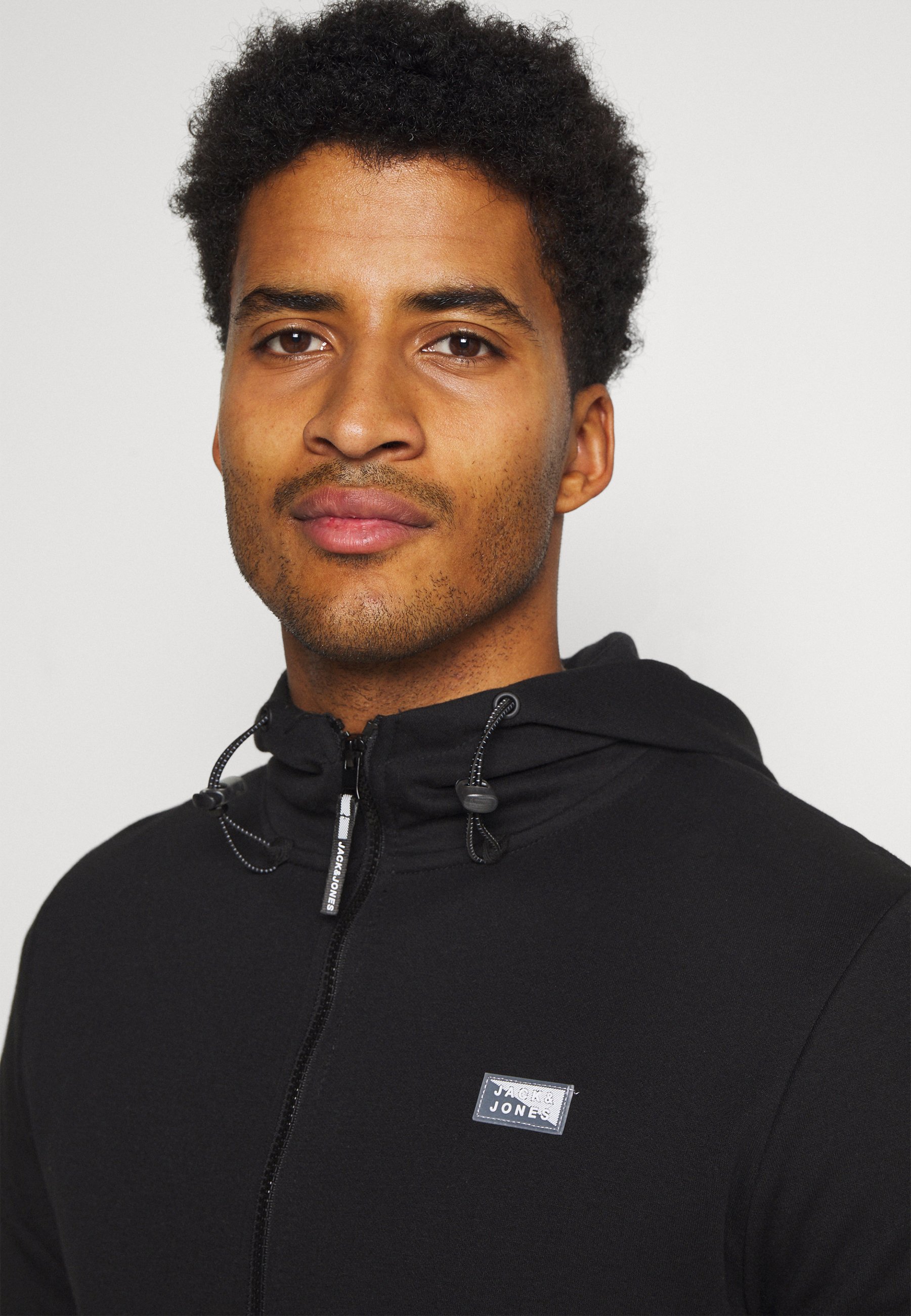 Jack \u0026 Jones JCOAIR ZIP HOOD - Sudadera con cremallera - black/negro -  Zalando.es