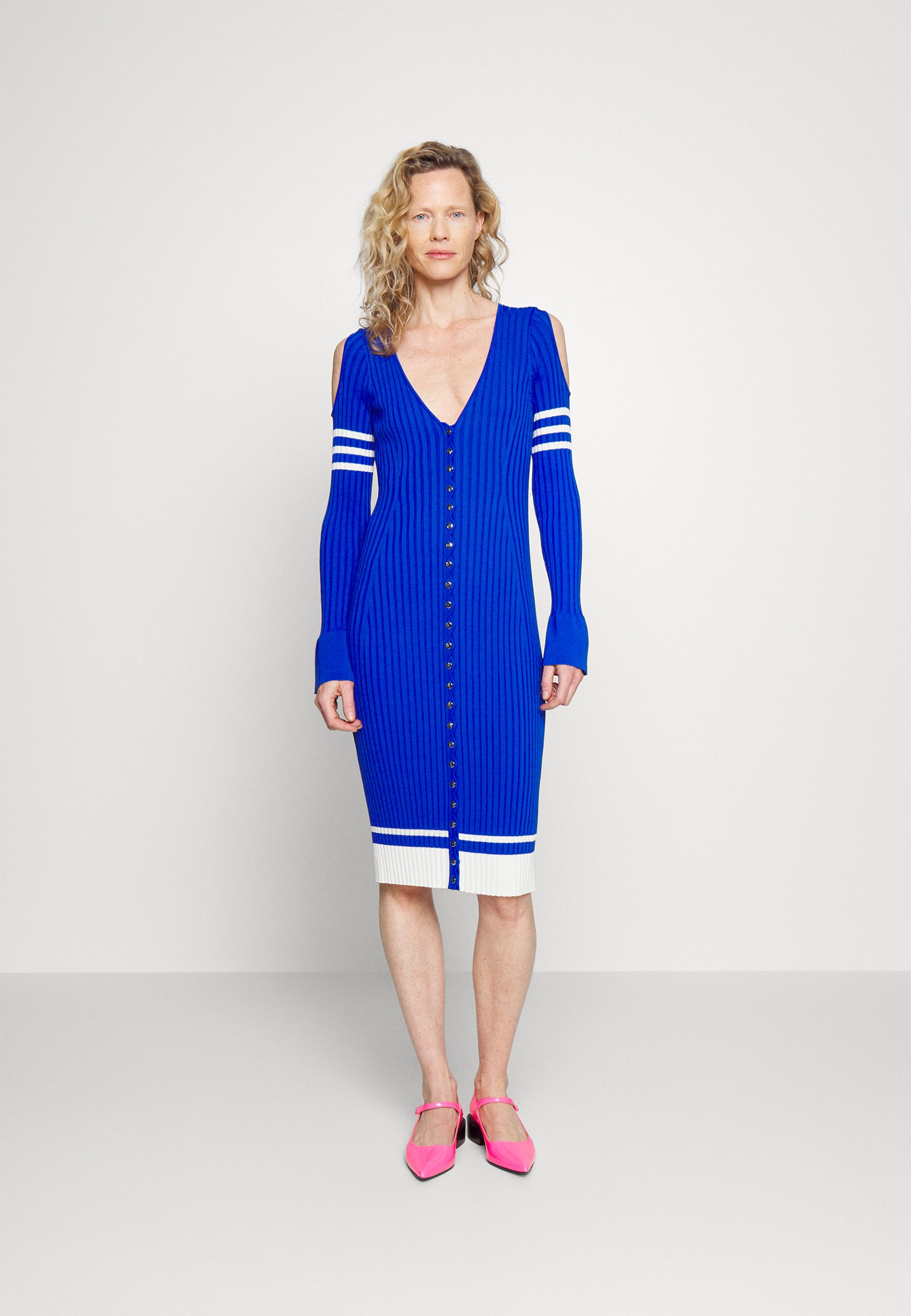 Pinko MAHON DRESS - Strickkleid - bright blue/white/blau - Zalando.de