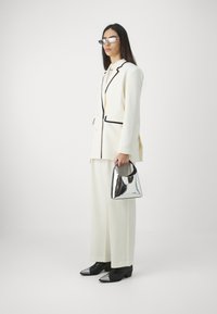 Custommade FALIPPA - Suknjič - whisper white