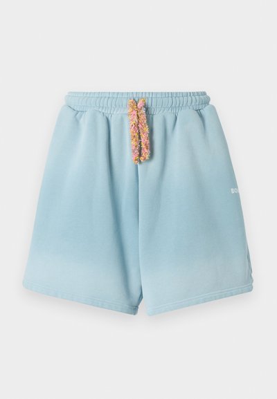 Calções de algodão azul claro com um cós elástico e um cordão de ajuste colorido e texturizado. Apresenta um logo subtil na bainha.