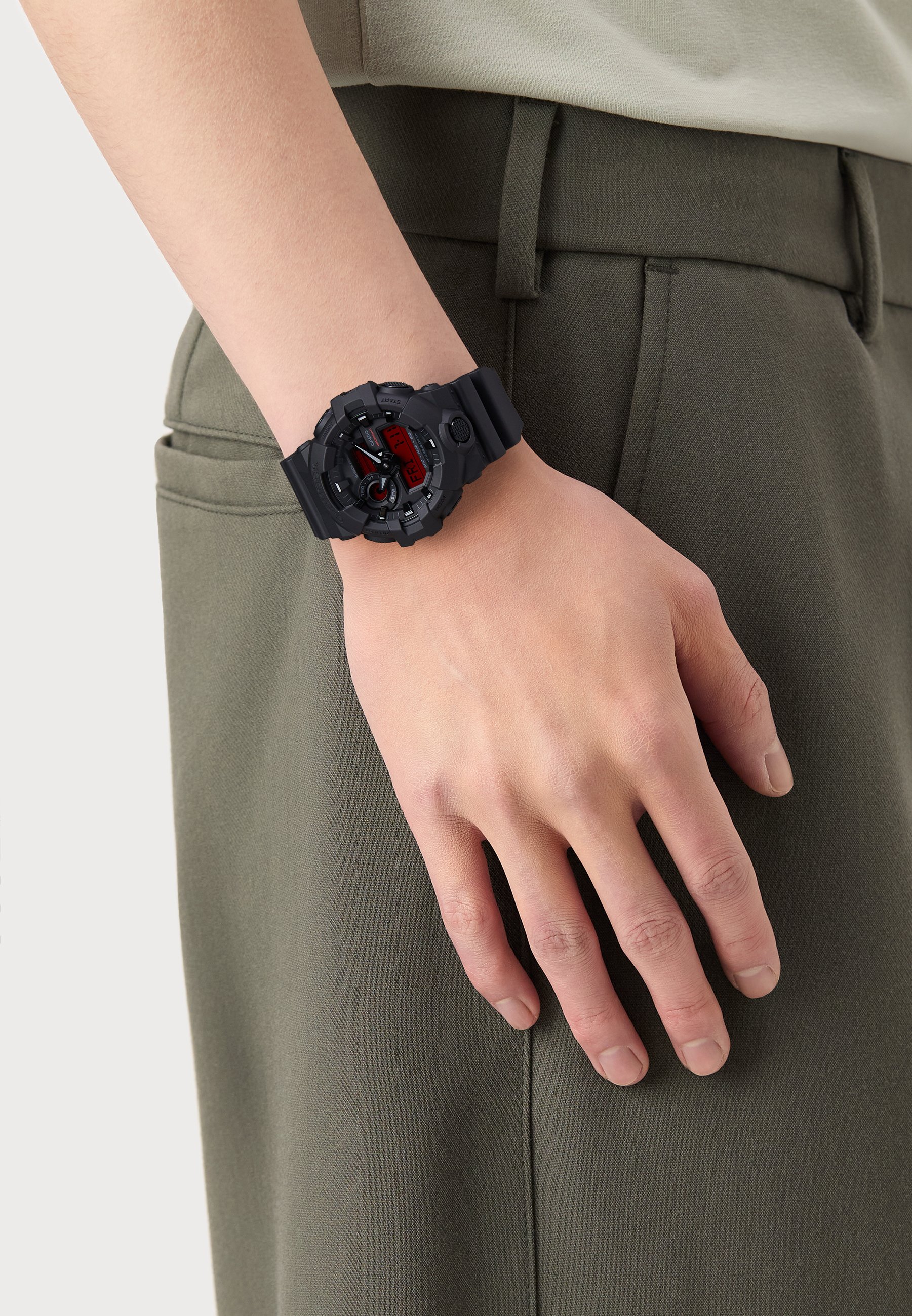 Casio G-Shock GA-700BBR-1A Orologio Uomo Analogico-Digitale - Cassa In Resina Nero-Rossa, Robustezza E Stile