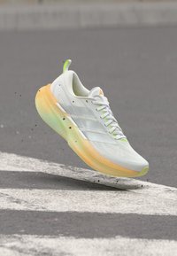 Non sélectionné, footwear white/matte silver-coloured/signal green