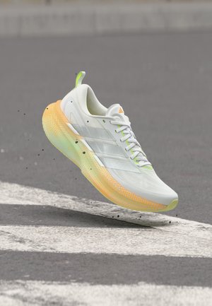 adidas Performance, SUPERNOVA GLIDE M - Chaussures de running sur route - footwear white/matte silver-coloured/signal green