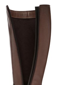 Stivale in pelle marrone con apertura a zip, caratterizzato da un esterno liscio e un interno in tessuto scuro. Il design è alto e aderente.
