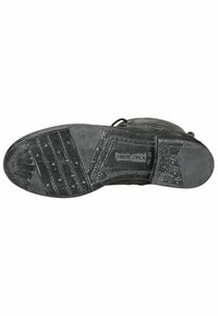 Suela de goma negra con patrón de agarre texturizado, incluye ranuras horizontales y diagonales, diseñada para mejorar la tracción y la durabilidad.