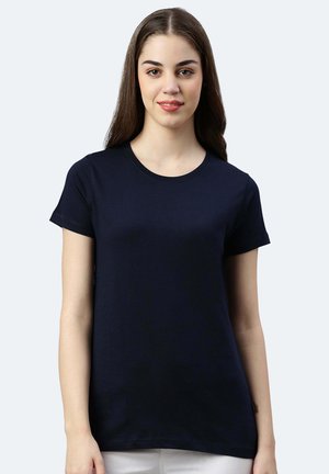 T-shirt in cotone blu navy, maniche corte, scollatura rotonda. Texture morbida, vestibilità casual, design semplice senza fantasie o accenti.