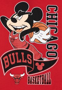 Outerstuff NBA TEAMS DISNEY GRAPHIC UNISEX - Sporto klubų atributika - university red