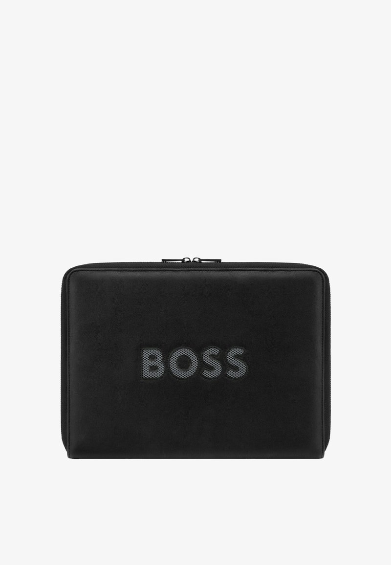 Pochette rectangulaire noire zippée avec logo "BOSS" texturé centré sur la face avant.