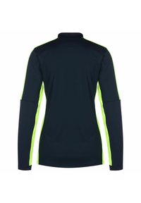 Langarmhemd mit navyfarbenem Körper, lebendigen neongelben Seitenpaneelen und einem Kragen. Glatte Textur, sportliche Passform und keine sichtbaren Logos.