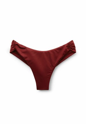 Bikini bottom in dark red fabric, featuring side ruching, a low-rise cut, and smooth texture. Suitable for swimwear or beachwear.