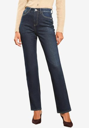Tummansinisiä korkeavyötäröisiä farkkuja suoran lahkeen, viiden taskun muotoilun, korostetun ompelun ja etuvetoketjun kiinnityksellä. Liukas denim-pinta.