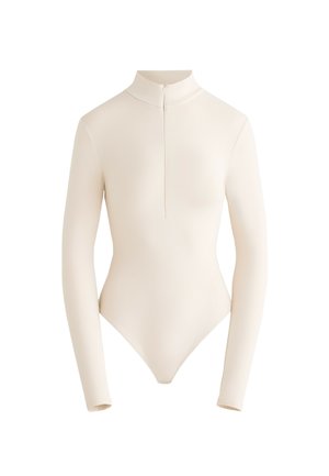 Hosszú ujjú bodysuit világos bézs szövetből, magas gallérral és elöl cipzárral, sima, testhezálló kialakítással és alacsony kivágású hátrésszel.