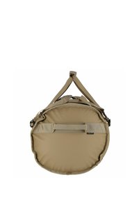 Bolsa de viaje redonda color beige con una textura suave, que cuenta con una correa ajustable y un asa frontal de tejido. Diseño minimalista sin patrones visibles.