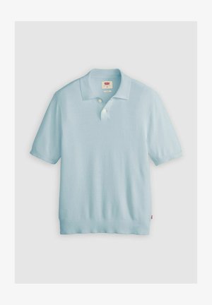 Hellblaues Poloshirt mit kurzen Ärmeln aus Strickstoff, ausgestattet mit einem klassischen Kragen, einer zwei Knopf-Leiste sowie geripptem Saum und Ärmeln.